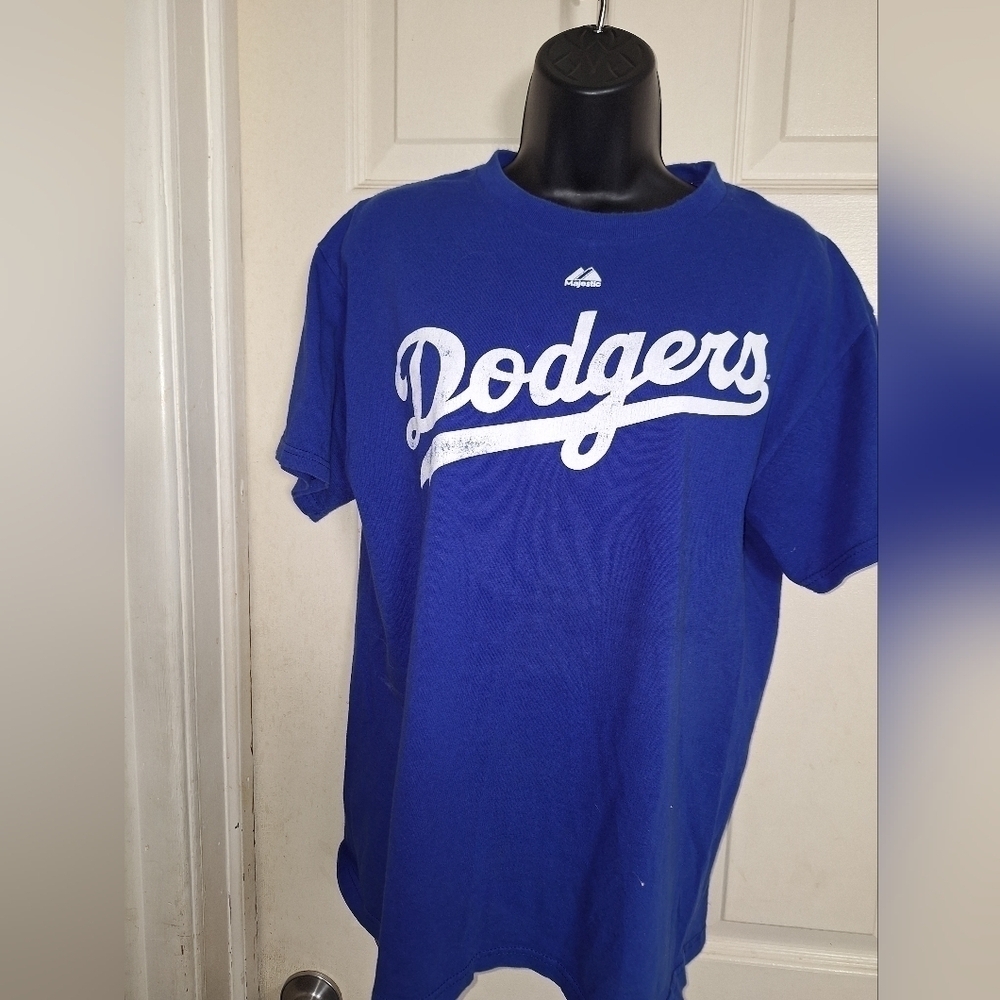 Majestic graphic T-shirt size medium